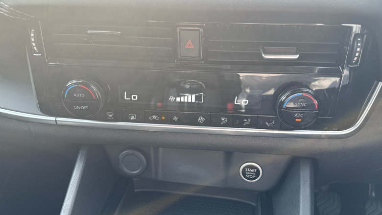 Nissan Qashqai 1.3 DiG-T MH Acenta Premium 5dr Petrol Hatchback